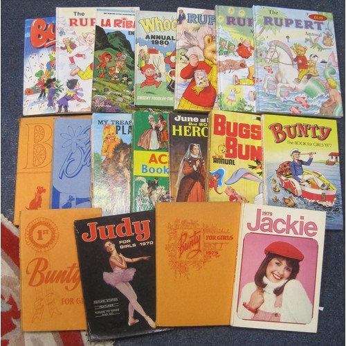 118 - Eighteen children's annuals including Rupert, La Ribambelle en Ecosse, Bunty, Judy, etc