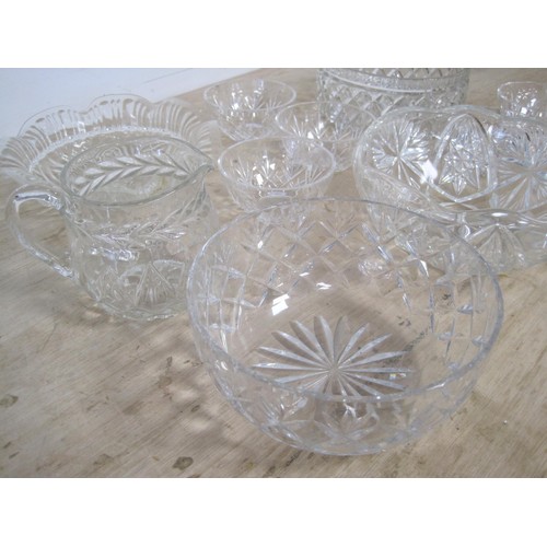 61 - Box of Mixed Glassware including Glasses and Bowls.