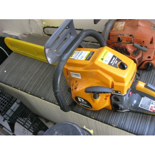 30 - A Hyundai P1 Chainsaw in good cosmetic condition