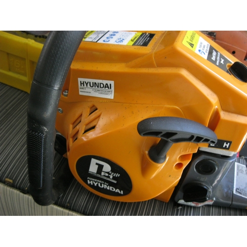 30 - A Hyundai P1 Chainsaw in good cosmetic condition