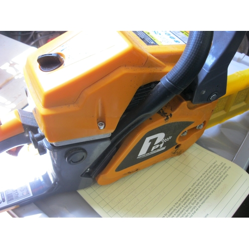 30 - A Hyundai P1 Chainsaw in good cosmetic condition