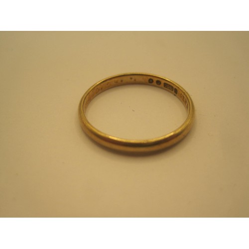 6 - 9 carat gold court wedding ring, 2mm wide, ring size P, hallmarked London 1941, weight approx. 1.6g