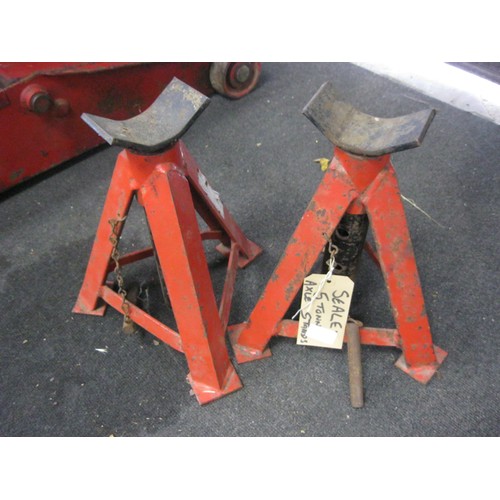 65 - A pair of Sealey 5 tonne axle stands