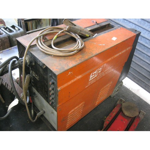 69 - A SIP Ideal 150 Mig Welder 240V Single Phase with large Argon Mix bottle, the bottle 3/4 full, in wo... 