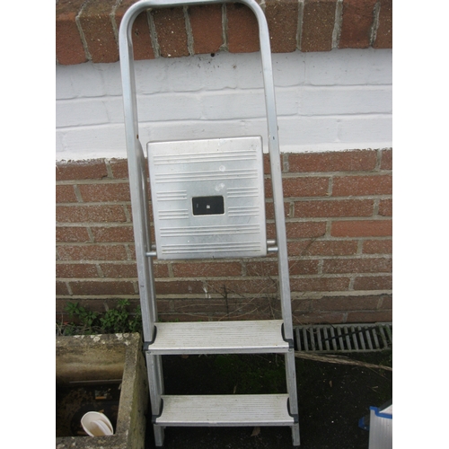 99 - A set of low level step ladders approx 3'