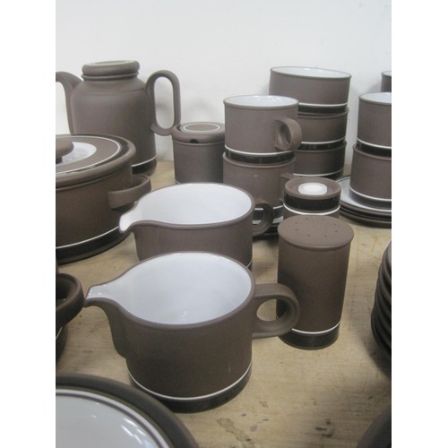 30 - Hornsea Contrast oven to table dinner and tea ware. Lot comprises seven dinner plates, six side plat... 