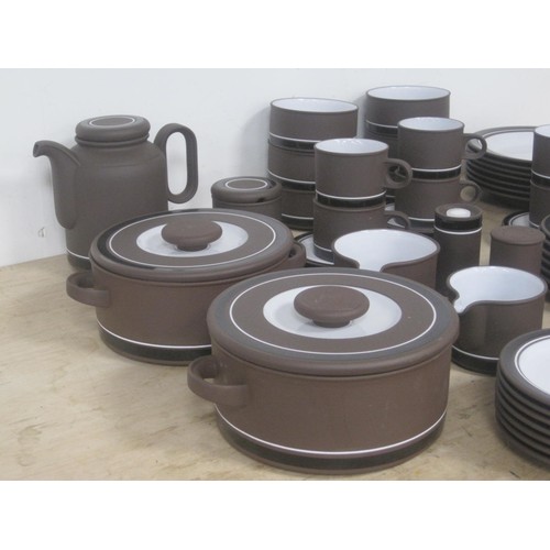 30 - Hornsea Contrast oven to table dinner and tea ware. Lot comprises seven dinner plates, six side plat... 