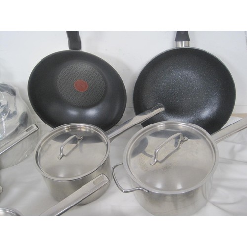 14 - Saucepans, frying pans, an aluminium eight pint kettle, a quiche dish and a pie dish