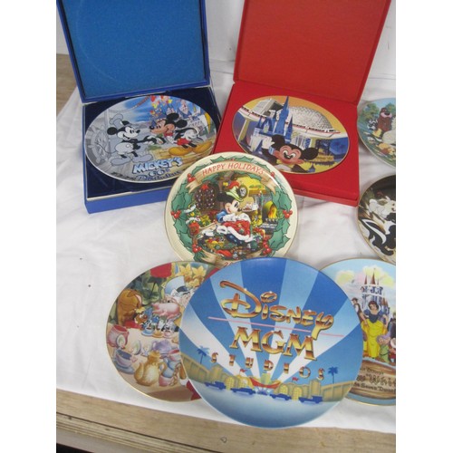 25 - Two Walt Disney Collector's plates in presentation boxes - Mickey's 60th birthday and Walt Disney Wo... 