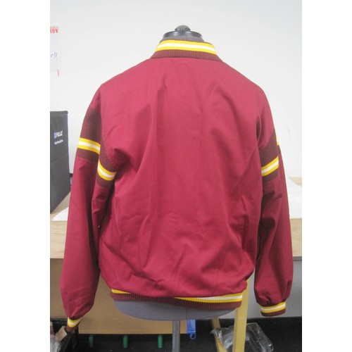 31 - American football jacket and bag - an NFL licensed product Washington Redskins jacket size L labelle... 