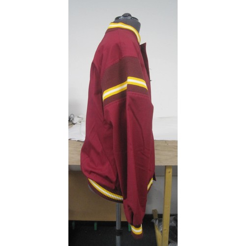 31 - American football jacket and bag - an NFL licensed product Washington Redskins jacket size L labelle... 