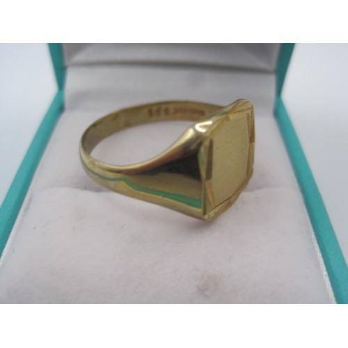 76 - A 9 carat gold gentleman's signet ring size W/X approx weight 4.75g