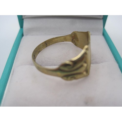 77 - A 9 carat gold gentleman's signet ring, ring size R, approx weight 3.05g