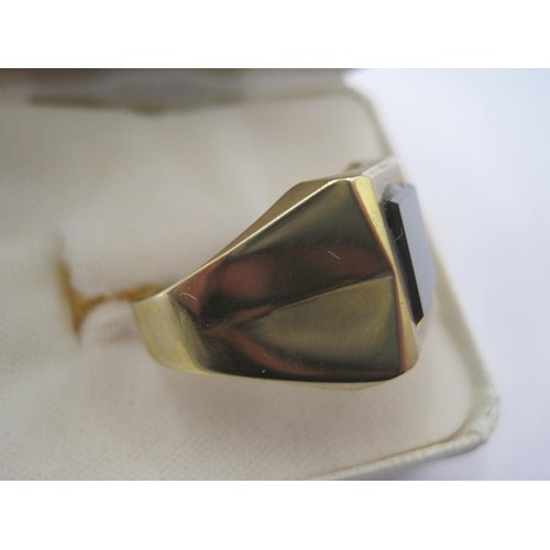 83 - A 9 carat gold gentleman's signet ring set with a black stone, ring size V, approx weight 6.45g