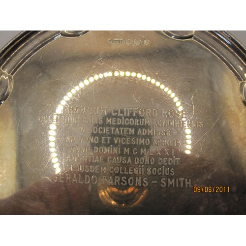 104 - Small silver pie crust tray with 1971 presentation engraving in Latin relating to Royal College of P... 