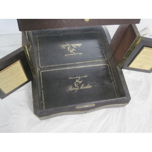 70 - A vintage Remy Martin brandy display box, dark wood, mirrored interior, of good quality.