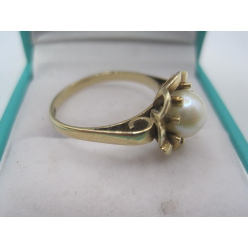 125 - 9ct gold and Pearl Ring 3.22g