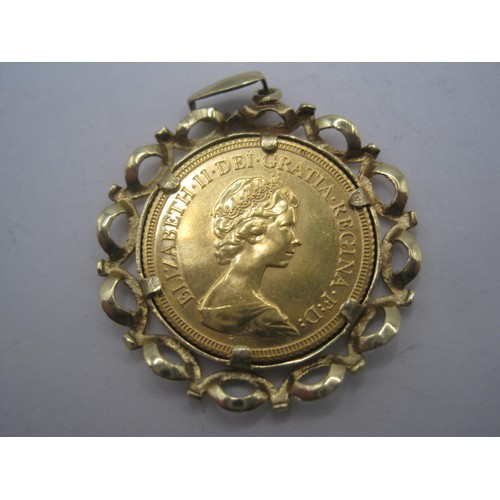 145 - A 1982 Elizabeth II sovereign in good order, mounted in a 9 carat gold sovereign hanger, total appro... 