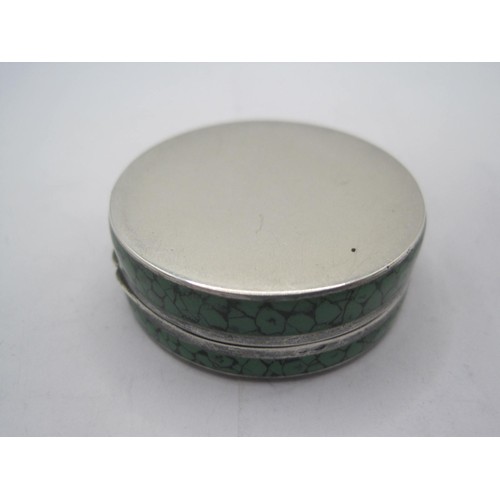 200 - A solid silver shagreen double sided green & black enamel finished compact, UK import hallmarks, in ... 