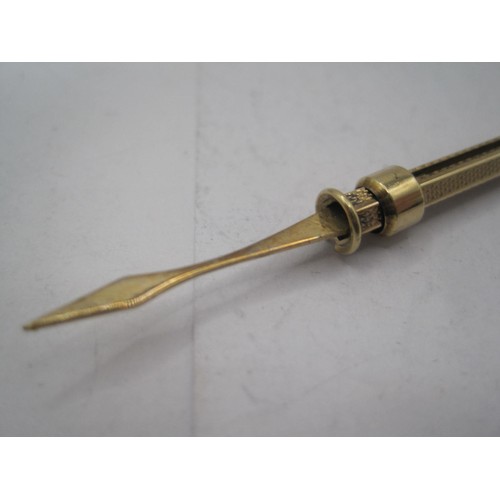 202 - A 9 carat gold toothpick, retracting, with engine turned finish and hoop mount, in outstanding order