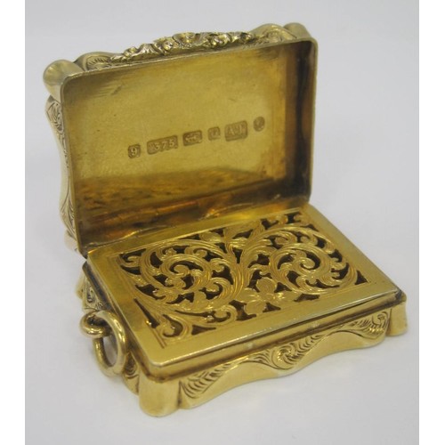 201 - A 9 carat gold Victorian vinaigrette in superb condition, good hinge & grill, hallmarked for Birming... 