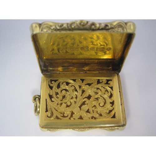 201 - A 9 carat gold Victorian vinaigrette in superb condition, good hinge & grill, hallmarked for Birming... 