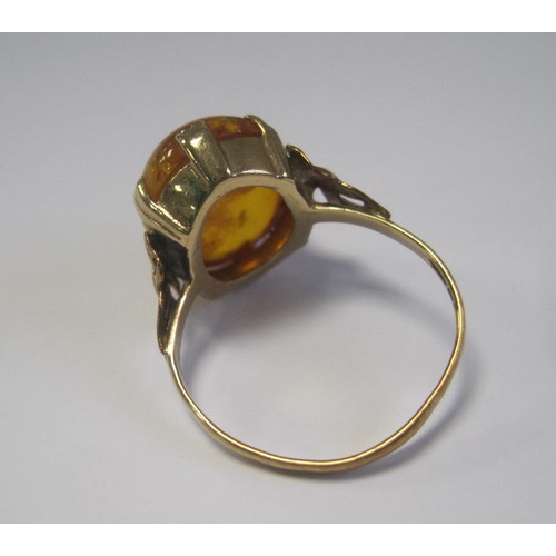 99 - A boxed 9 carat gold amber set ring hallmarked for Birmingham 1979, ring size P, approx weight 2.9g