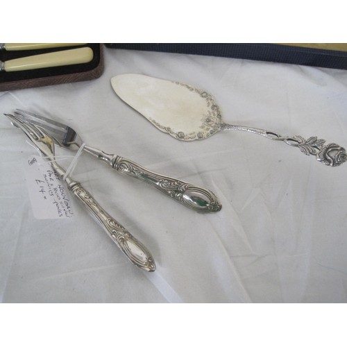 129 - A white metal cake slice stamped 800 (54g) with presentation box, two cake forks with filled handles... 