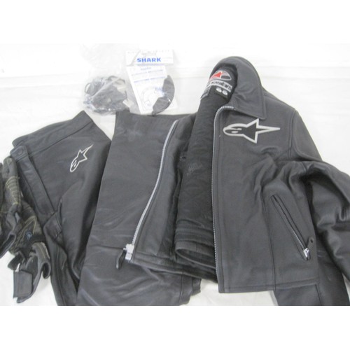 133 - A set of ladies motorcycle leathers including gloves, in good order