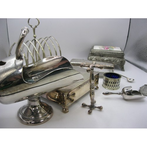 238 - An assortment of good quality silver plate including toast rack, sugar scuttle and matching spoon, c... 