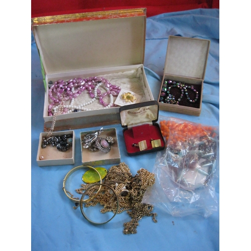 28 - An assortment of costume jewellery