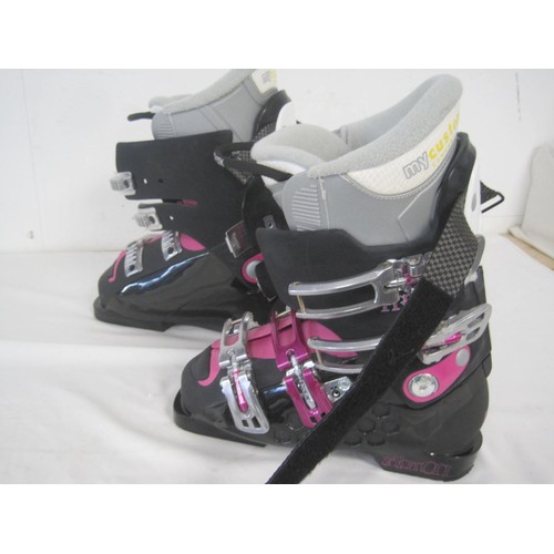 288 - Pair of Salomon Ski Boots UK size 5