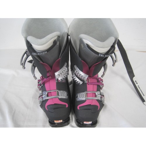 288 - Pair of Salomon Ski Boots UK size 5