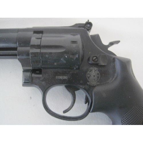 107 - A German made .177 calibre CO2 powered air pistol based on a Smith & Wesson Model 586 6