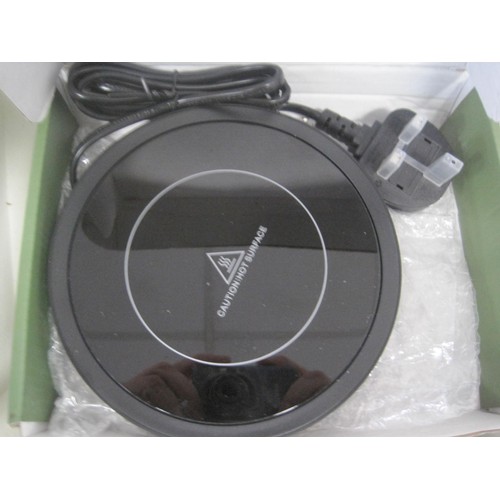 95 - A box of interesting assorted items, including a Carribean Joe quartz wristwatch, an a/f ladies mech... 