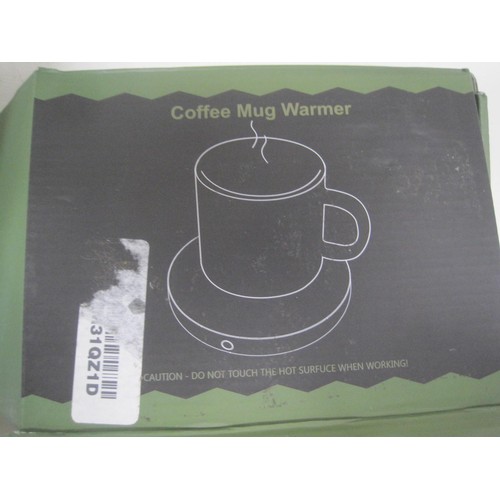 95 - A box of interesting assorted items, including a Carribean Joe quartz wristwatch, an a/f ladies mech... 