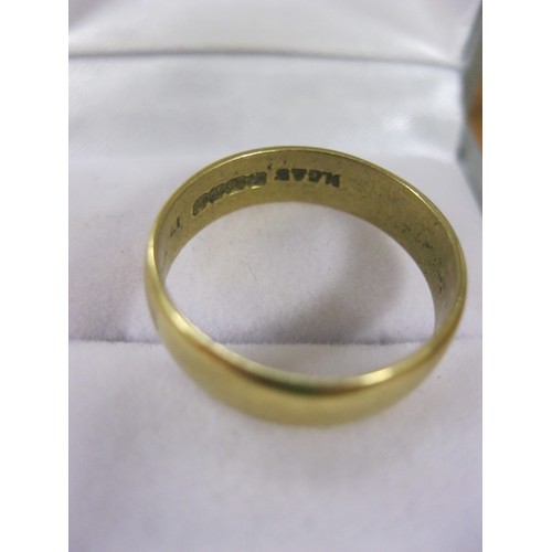 124 - An 18 carat gold wedding band, size M, approx weight 3.62g