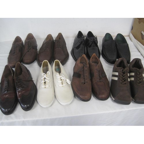 157 - A large selection of 8 pairs of gentleman's shoes, mainly size 11