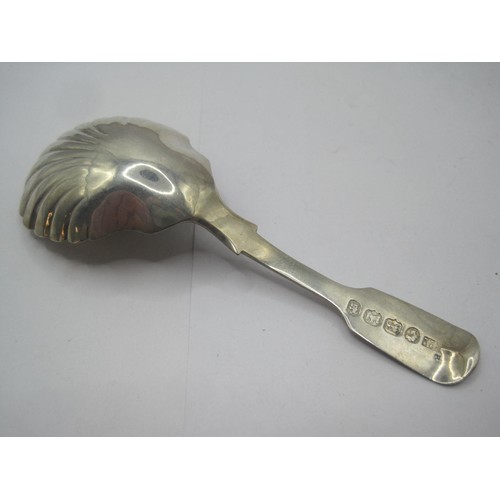 264 - A Victorian silver scallop fiddleback caddy spoon, approx. 12.7g, length about 10.1cm, marks for Exe... 