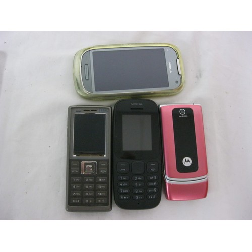 68 - A selection of mobile phones in good cosmetic condition