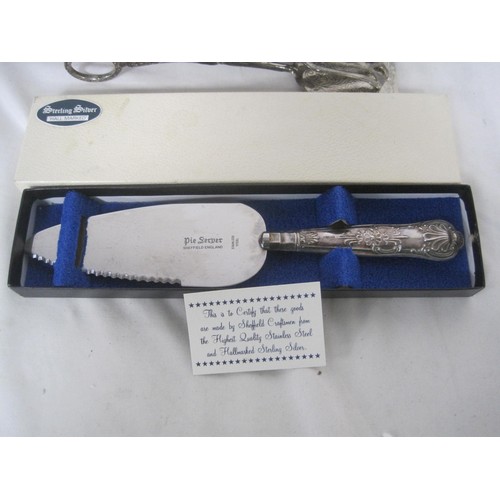 259 - A boxed stainless steel cake slice or pie server with filled silver handle, marks for Sheffield, 198... 