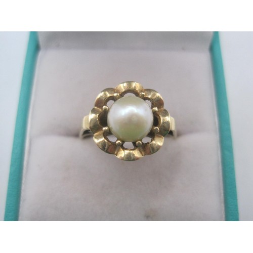 271 - 9ct gold and Pearl Ring 3.22g