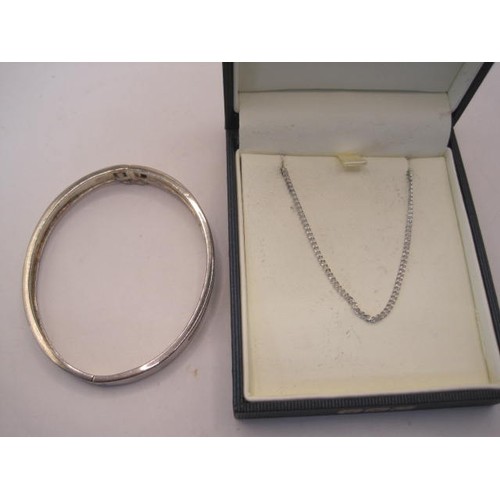 275 - 925 silver necklace and a bangle - the necklace about 43cm, curb links, 3.7g, with a Shipton & Co pr... 