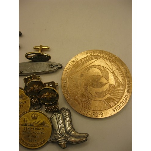 306 - Medallion and gents jewellery. A Eurotunnel Official Opening commemorative medallion designed by Ren... 