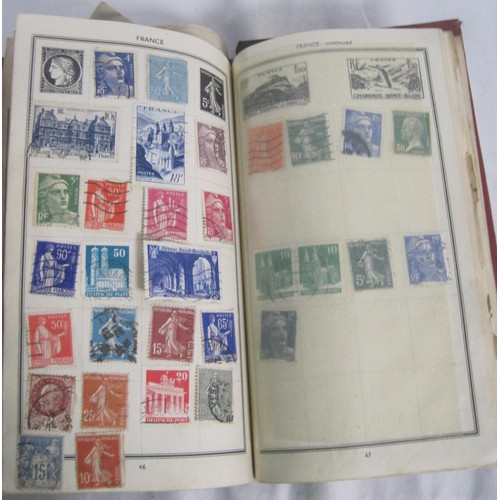 138 - 6 albums of world and United Kingdom stamps