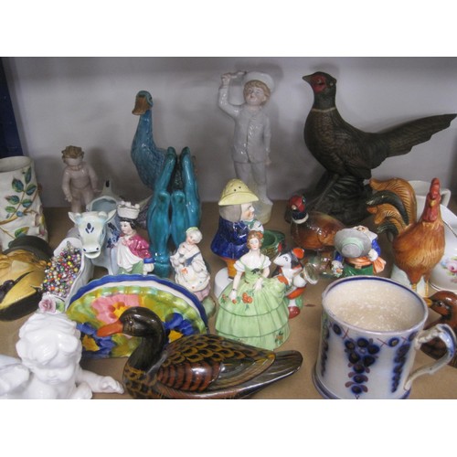 116 - A box of assorted decorated china (several of which are a/f with damage and basic repair), including... 