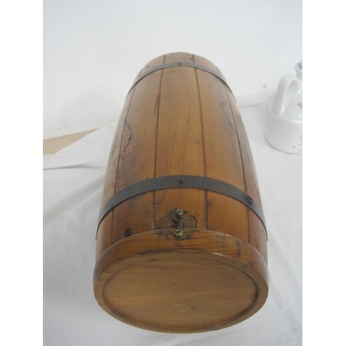 146 - A wooden Grant's Whiskey bottle holder in the form of a barrel, with stand, and a Bowmore ceramic de... 