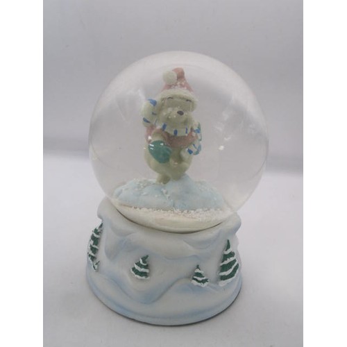 155 - Disney Store Loves First Kiss snow globe group quartz clock playing melody 'Believe...there's magic ... 