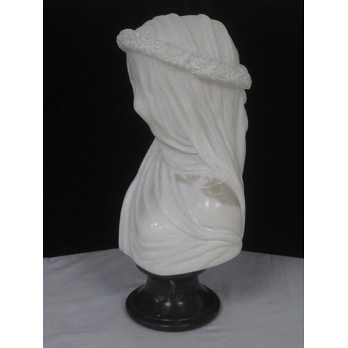 182 - A marble bust in the style of Antonio Frilli 1860-1902 of a Veiled Madonna or medieval lady .
Bust i... 