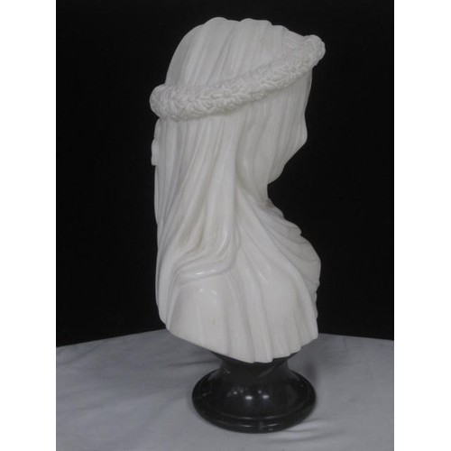 182 - A marble bust in the style of Antonio Frilli 1860-1902 of a Veiled Madonna or medieval lady .
Bust i... 